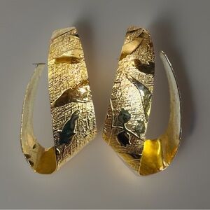Gorgeous, lightweight goldtone, open hoop pierced earrings, costume.